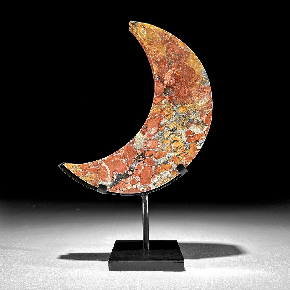 NO RESERVE PRICE - Wonderful rough Red Maligano Jasper Crescent Moon-Shaped on a custom stand - Height: 28.7 cm - Width: 18 cm- 1700 g - (1) #2.1