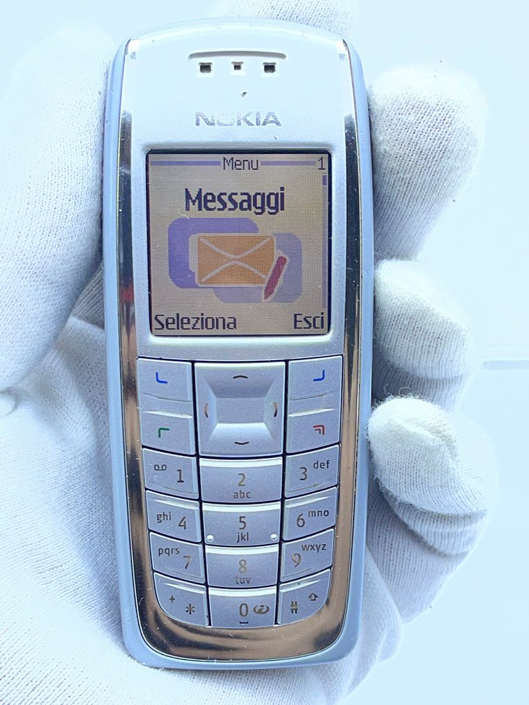 诺基亚 3120 - 移动电话 - 完美的外观状态，符合其年龄，原装电池。 #3.2