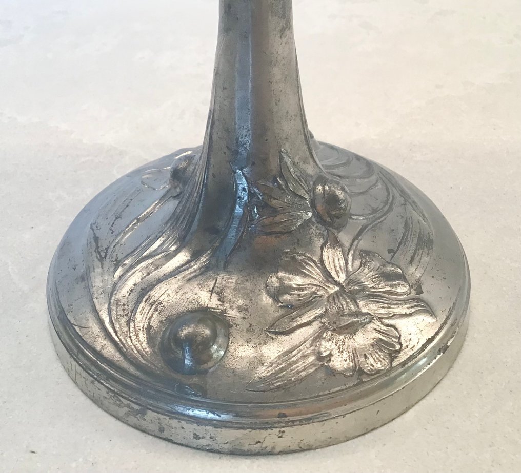 Vallerysthal - Πιατέλα - Compotier, γυαλί σε κομψό πόδι, ασημένιου χρώματος zamac, διακοσμημένο με νάρκισσους. #2.1