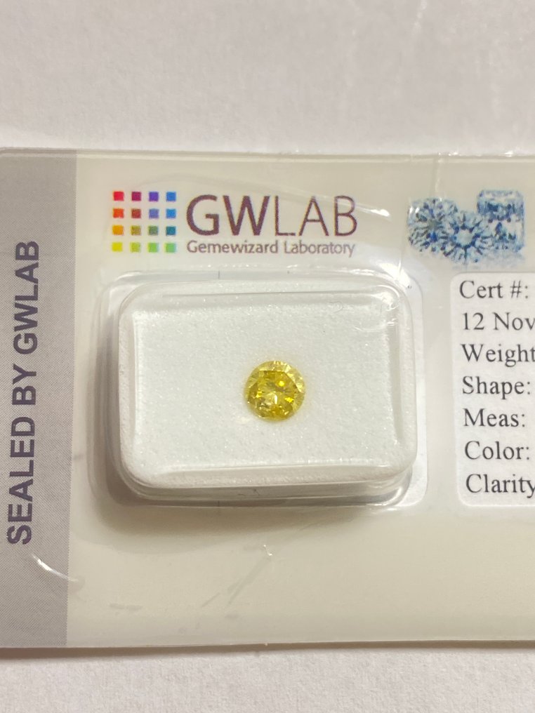 Senza Prezzo di Riserva - 1 pcs Diamante  (Con trattamento colore)  - 0.45 ct - Rotondo - I1 - Gemewizard Gemological Laboratory (GWLab) #1.0