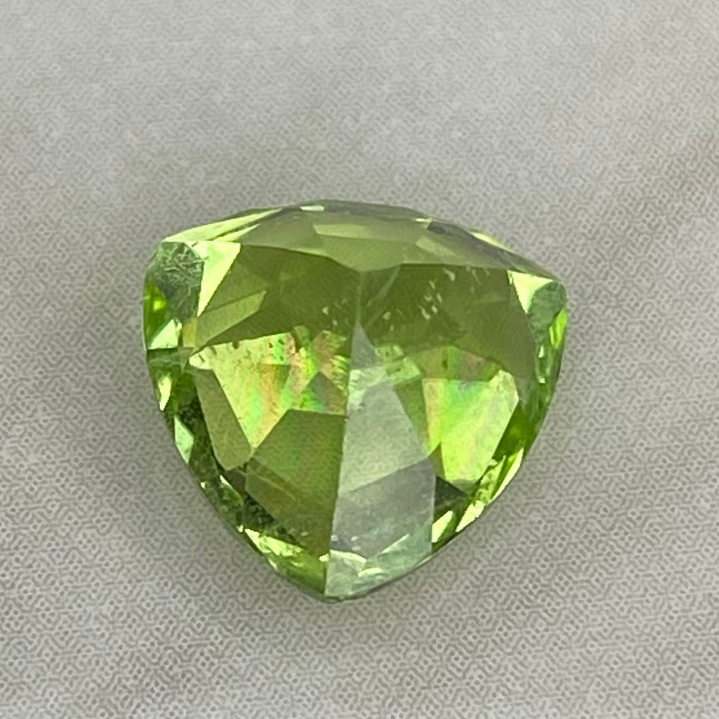 Nincs minimálár Zöld Peridot  - 4.88 ct - Nemzetközi Színes Drágakő Szövetség (ICA GemLab) #3.2