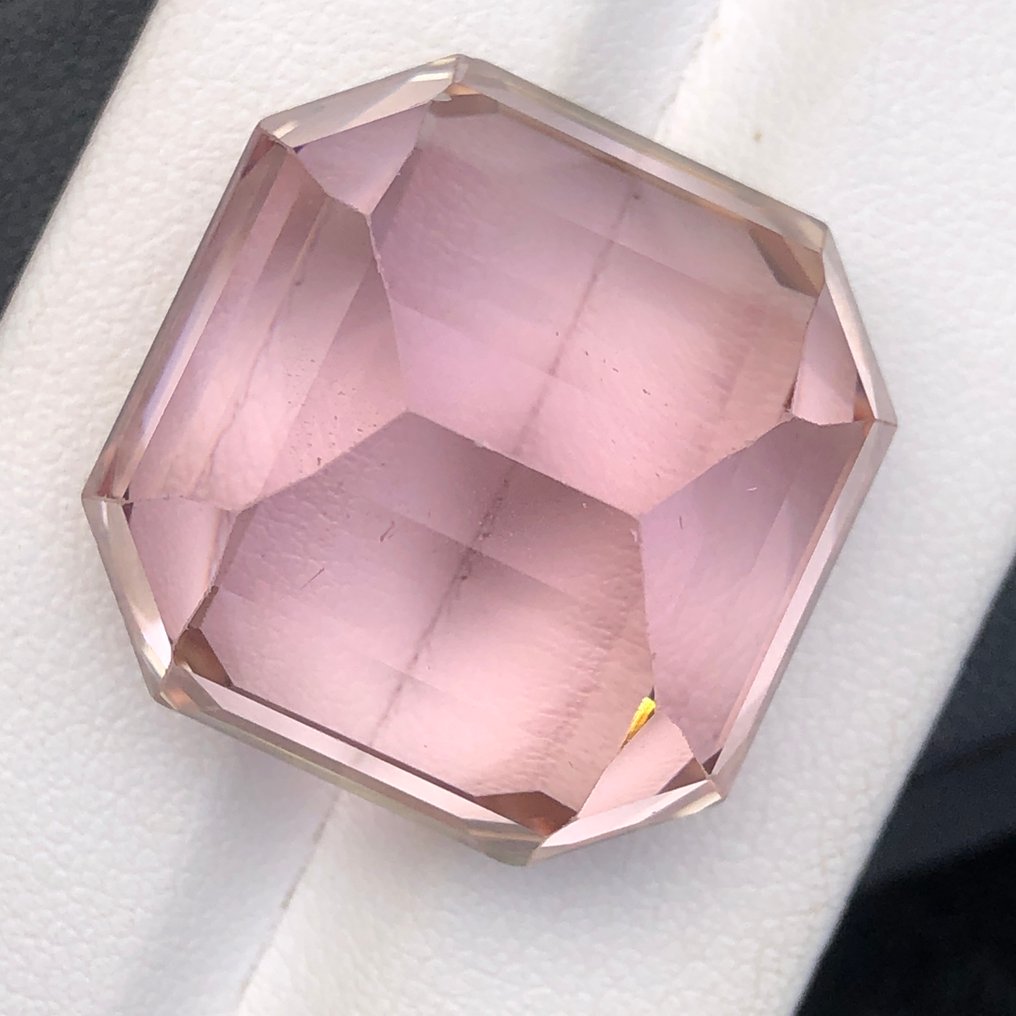 1 pcs  粉色 紫锂辉石  - 75.03 ct - 国际宝石研究院（IGI） #1.0