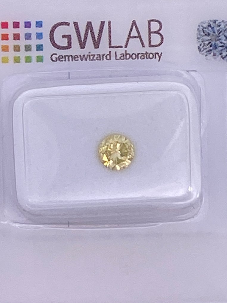 χωρίς τιμή ασφαλείας - 1 pcs Διαμάντι  (Επεξεργασμένου χρώματος)  - 0.38 ct - Στρογγυλό - Fancy Πρασινωπό, Κιτρινωπό Πράσινο, Κίτρινο - I1 - Gemewizard Gemological Laboratory (GWLab) #1.0