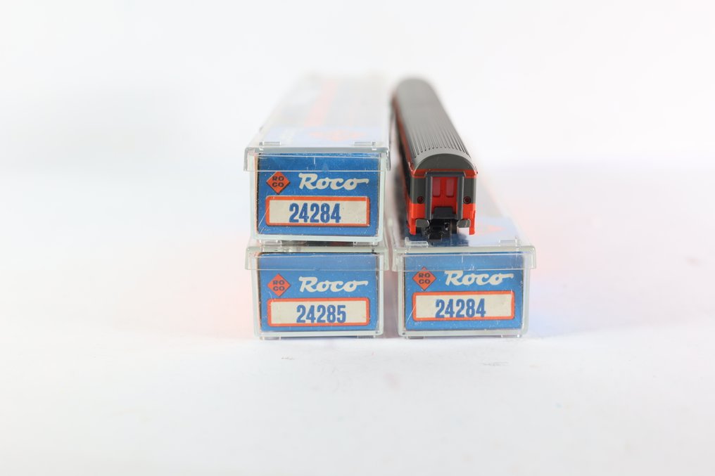 Roco N - 24284/24284/24343 - Model train passenger carriage (1) - 4x carriages, first and second class. - ÖBB #1.0