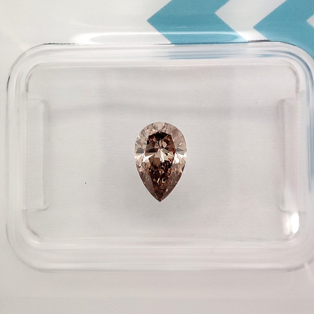 没有保留价 - 1 pcs 钻石  (天然色彩的)  - 0.63 ct - 梨形 - Fancy 棕色 橙色 - SI2 微内含二级 - 国际宝石研究院（IGI） #1.0