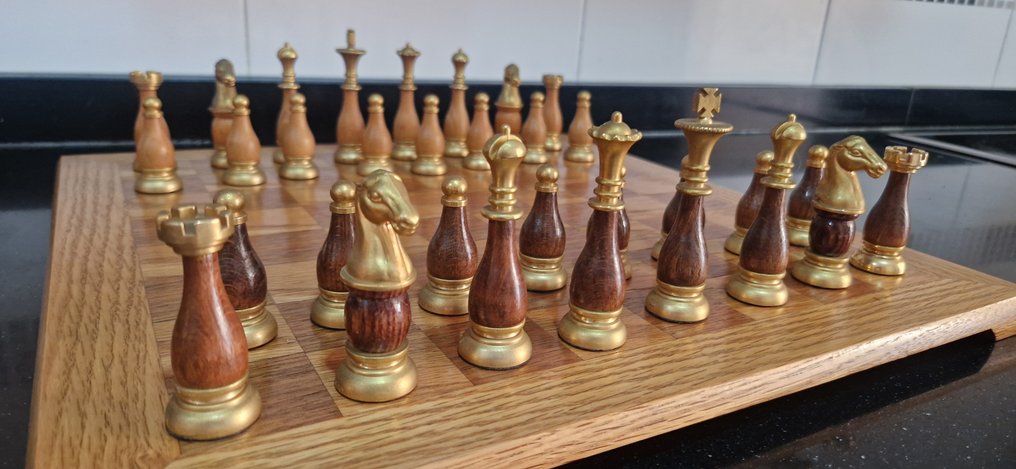 Schaakspel - Ajedrez clásico de Lujo vintage hecho a mano - Goudlaag, brons, cak hout en messing. #1.0