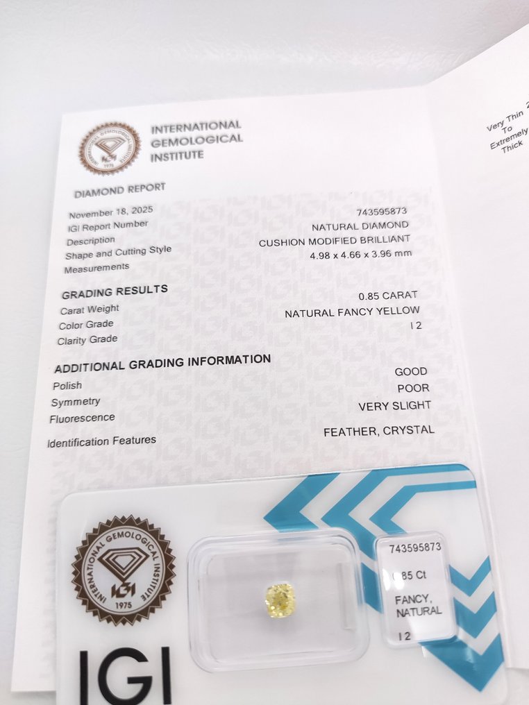 Utan reservationspris - 1 pcs Diamant (Naturligt färgad) - 0.85 ct - Kudd - Fancy Gul - I2 - International Gemological Institute (IGI) #3.2