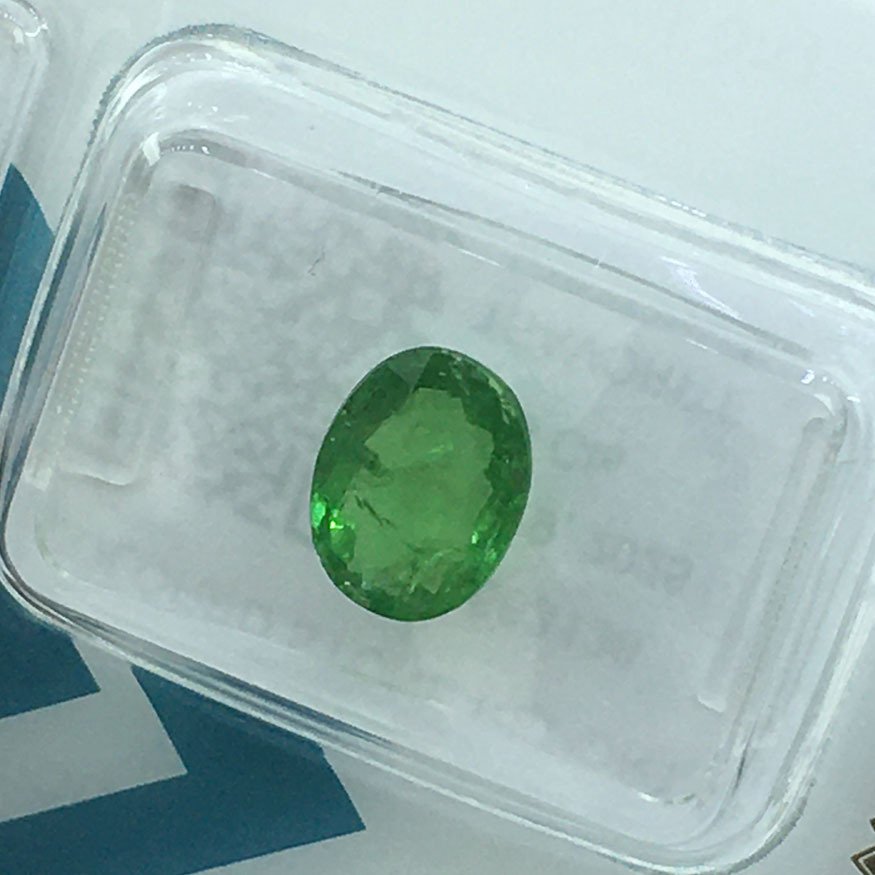 No reserve price - 1 pcs  Green Tsavorite  - 2.08 ct - International Gemological Institute (IGI) - NATURAL TSAVORITE #3.2