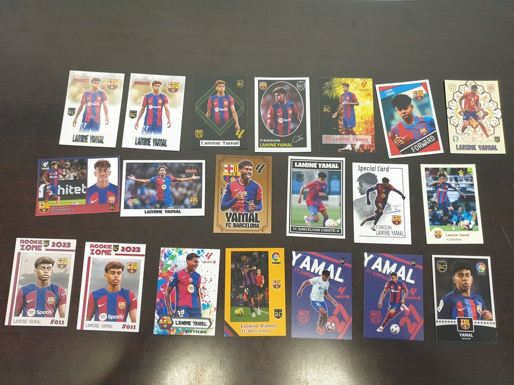 2023/24 Panini Topps Auto Lamine Yamal Carta Rookie, Edición limitada, Carta Insert - 20 Card - Excelente (EX) #2.1