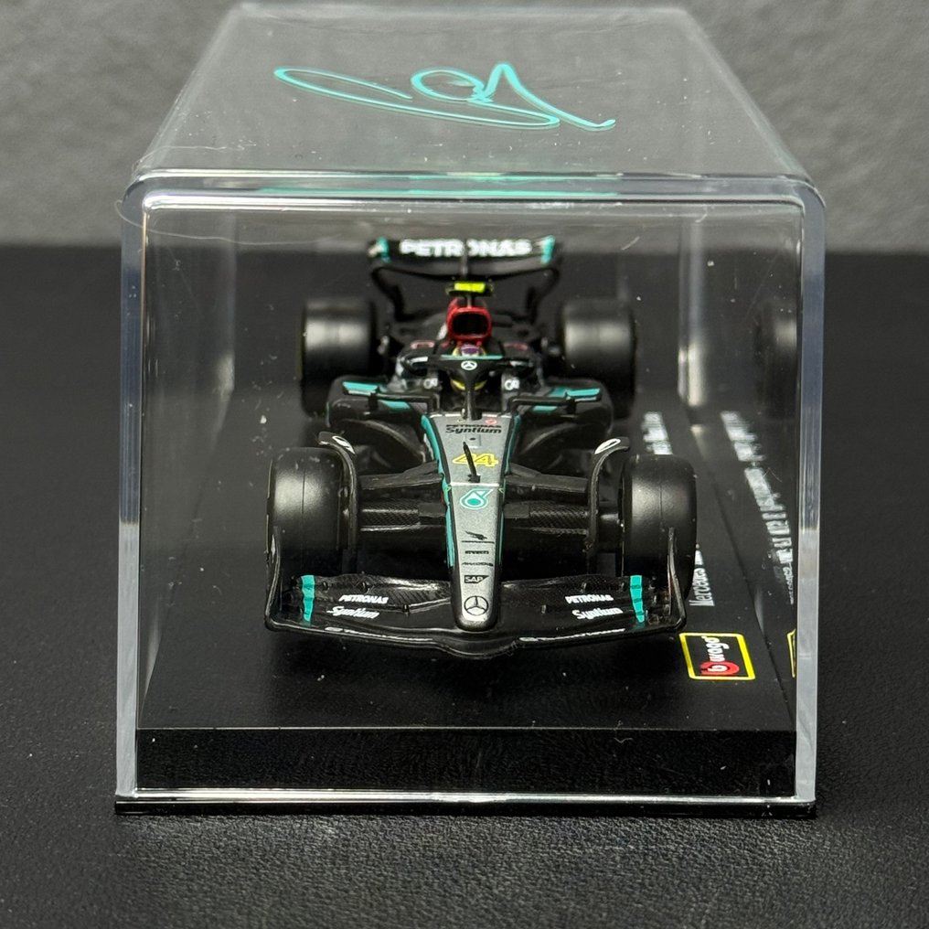 梅賽德斯車隊 - F1 W15 signed - 路易斯·漢米爾頓 - 2024 - 1/43比例模型车  #3.2