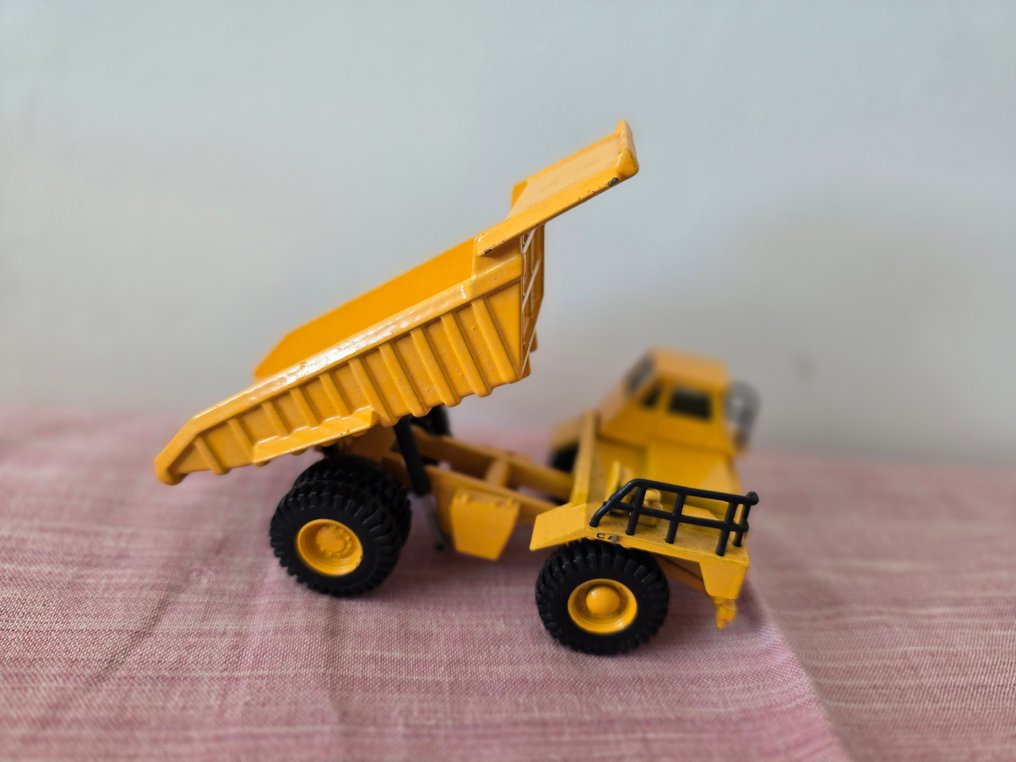 Caterpillar (model) 1:50 - Model maszyny do robót ziemnych  (7) - Caterpillar construction vehicles set (assortment of small diecast models) #3.2