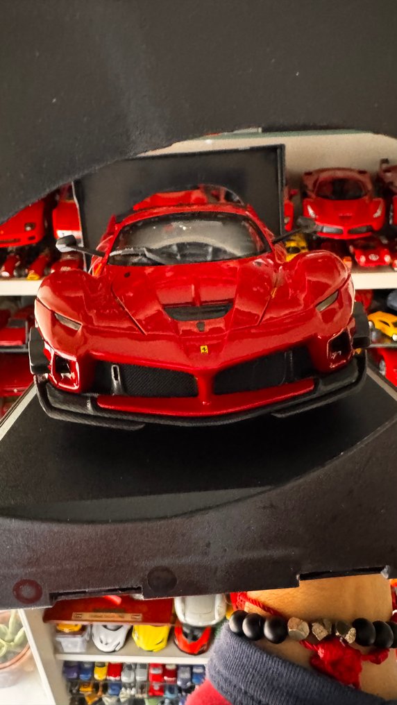 Bburago 1:18 - Modellauto - Ferrari FXX-K Evo Hybrid 6.3 V12 - Jahr 2018 - Raro #1.0