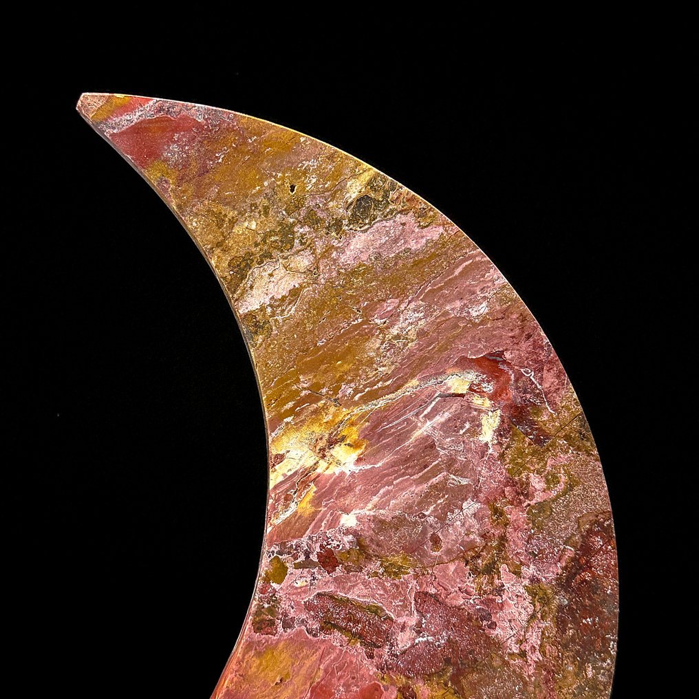 NO RESERVE PRICE - Wonderful Red Jasper Crescent Moon-Shaped on a custom stand - Height: 28.5 cm - Width: 18.3 cm- 1400 g - (1) #3.2