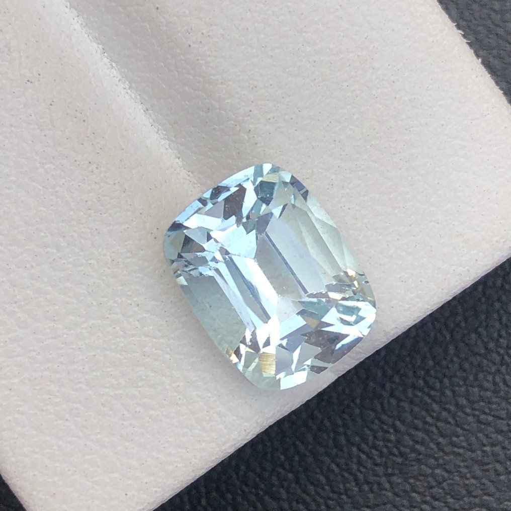 Nincs minimálár - 1 pcs Zöld, Kék Akvamarin - 3.99 ct - Nemzetközi Gemmológiai Intézet (IGI) #3.2