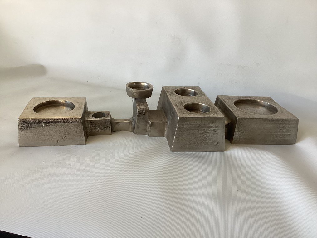 Skultuna - Anna Holmquist and Chandra Ahlsell - 燭台 - 鋁 - 铝制 brutalist 风格的蜡烛和蜡烛台 #4.3