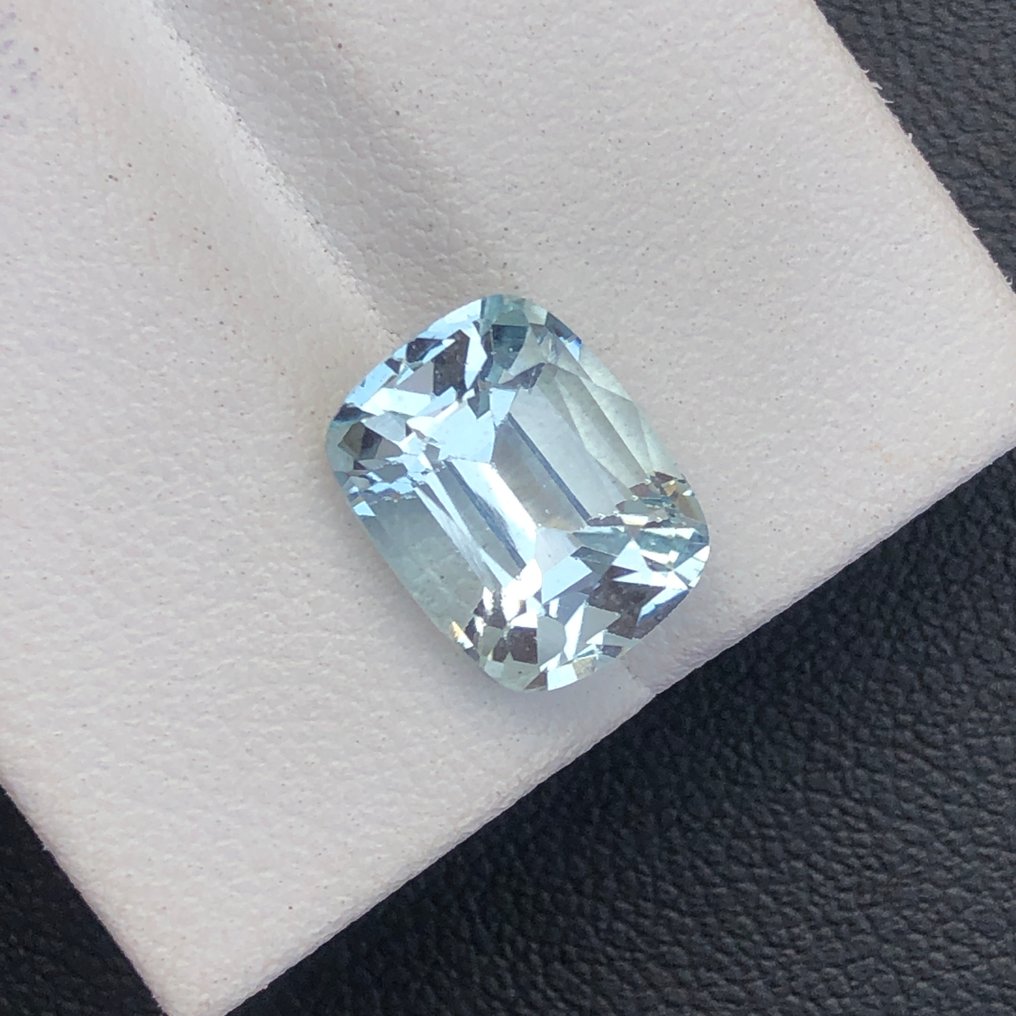 Nincs minimálár - 1 pcs Zöld, Kék Akvamarin - 3.99 ct - Nemzetközi Gemmológiai Intézet (IGI) #1.0