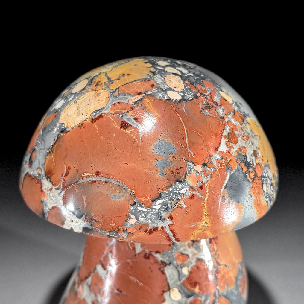 NO RESERVE PRICE - Hand-Carved Red Maligano Jasper Mushroom - Unique Collector’s Piece - Height: 15.7 cm - Width: 12 cm- 2700 g - (1) #3.2