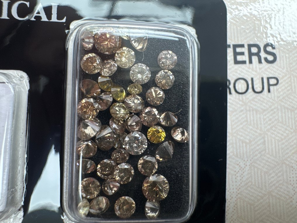 没有保留价 - 44 pcs 钻石  (天然色彩的)  - 3.22 ct - 圆形 - Light 黄色, 棕色, 稍帶綠色的 - SI2 微内含二级, VVS1 极轻微内含一级, VVS2 极轻微内含二级, VS1 轻微内含一级, VS2 轻微内含二级, SI1 微内含一级 - 以色列宝石中心（G.C.I.） #1.0