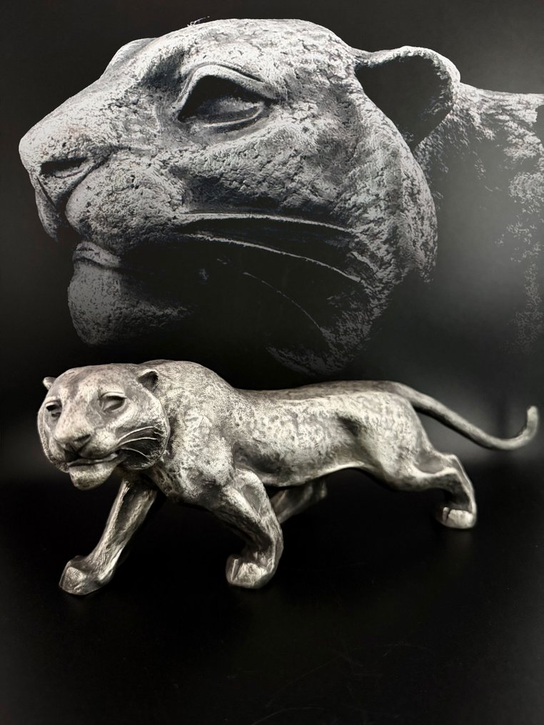 青銅色, 錫 - Tsuda Eiju (1915-2001) - Panther 银色配阴影 - 昭和年代(1926-1989) #1.0