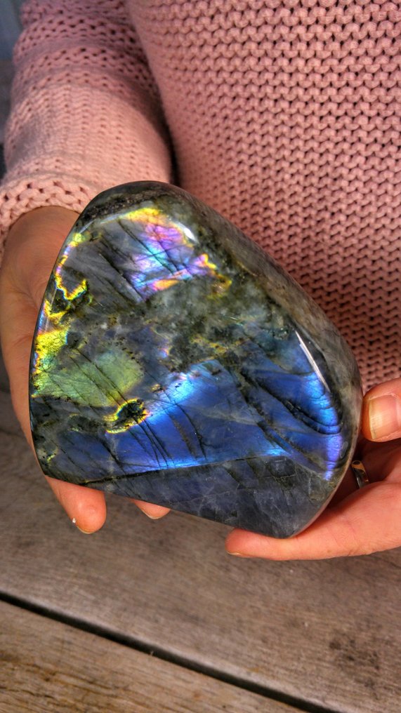 Σπάνιο χρώμα Chameleon - Βιολετί + Μωβ - Χρυσά χρώματα Labradorite, - Ελεύθερη μορφή - Ύψος: 13 cm - Πλάτος: 11 cm- 790 g #1.0