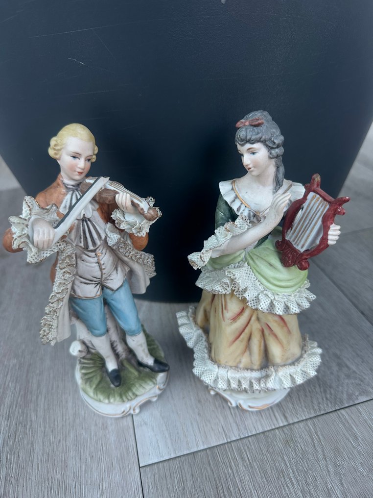 小塑像 - 18 delige Rococo porseleinen beeldjes set (15) - 瓷器 #1.0