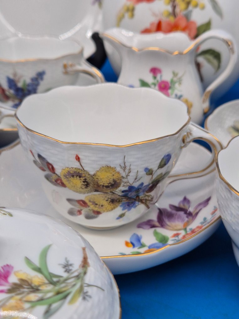 Meissen – Kaffeeservice mit vielfältigen Blumenmalereien – Porzellan, teils goldgerändert - Set da caffè - Porcellana #4.3