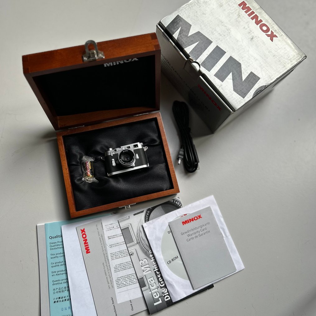 Minox Leica M3 digital classic miniatuur camera  Digital compact camera #1.0