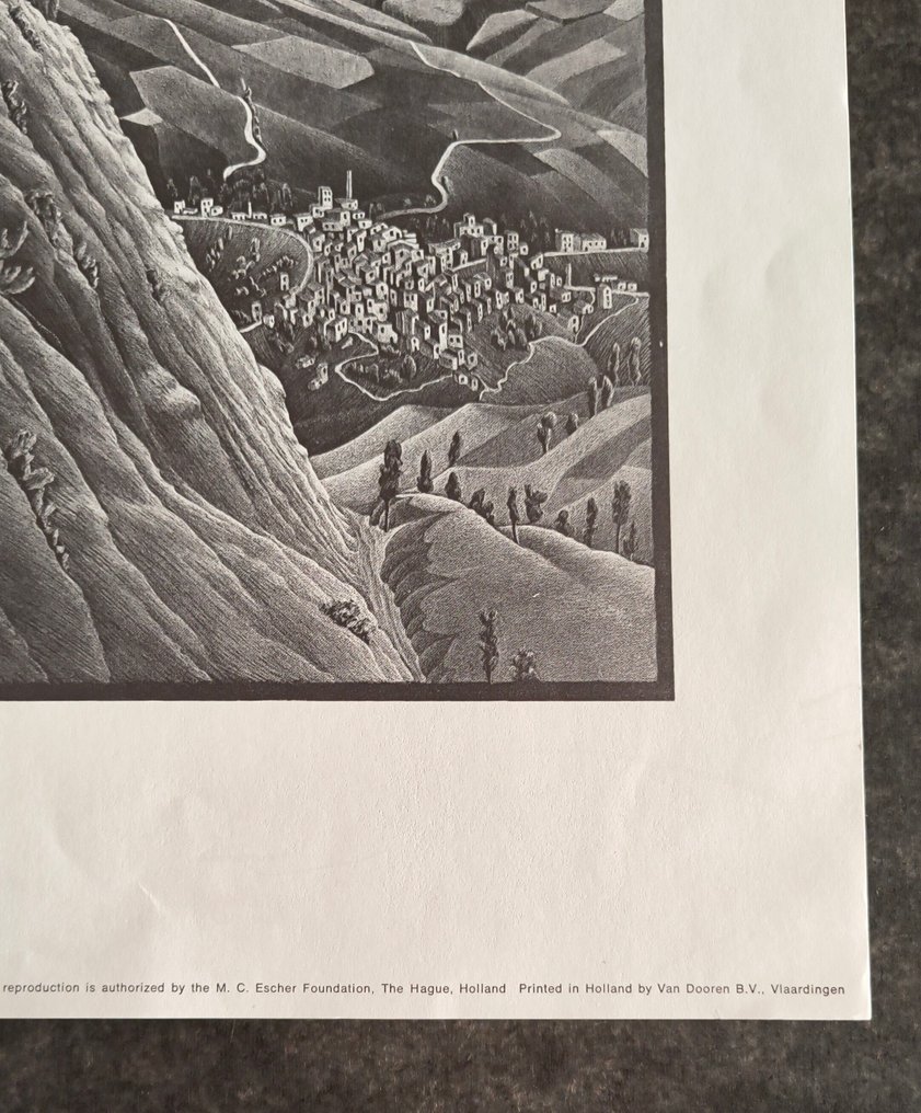 M.C. Escher (1898-1972) - Castrovalva #4.3