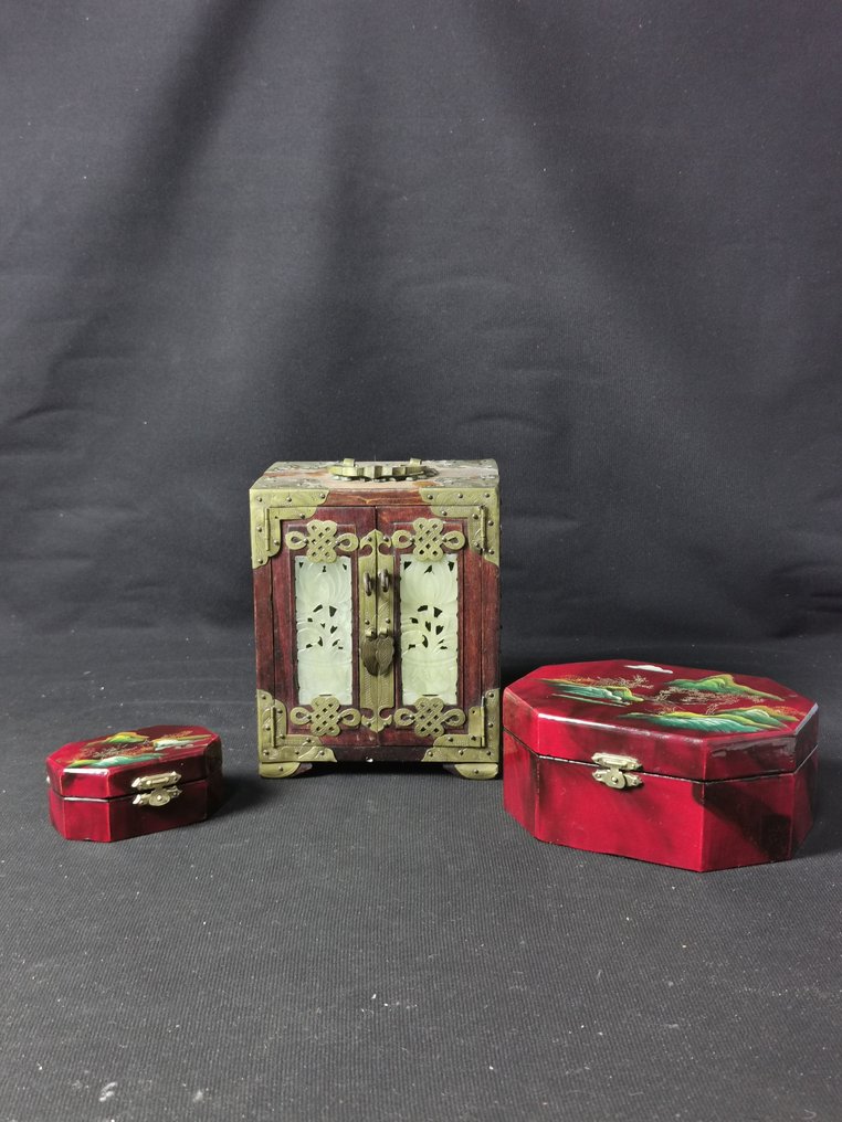 3 Portagioie cinese in legno laccato e ottone con dimensioni diversi - Sieradendoos (3) - Hout, Messing #1.0