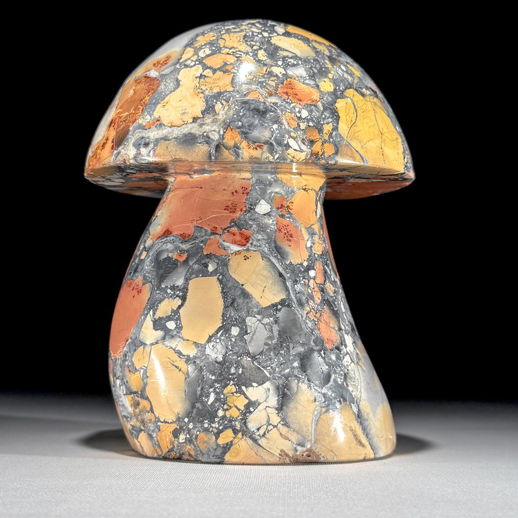 NO RESERVE PRICE - Hand-Carved Red Maligano Jasper Mushroom - Unique Collector’s Piece - Height: 15.7 cm - Width: 12 cm- 2700 g - (1) #1.0