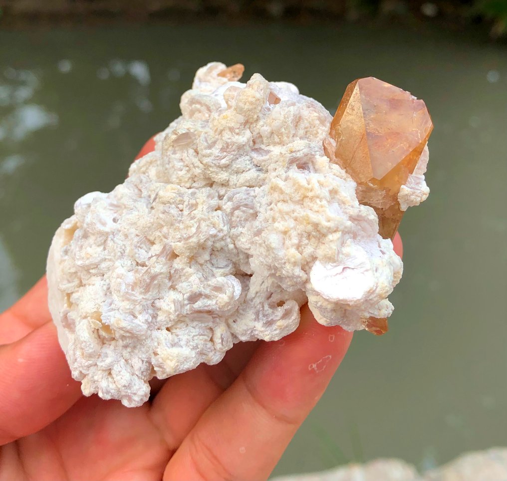 No Reserve Price Topaz Crystal Specimen with Flower Shape Lepedolite Mica Crystal on matrix - Height: 97 mm - Width: 68 mm- 179 g - (1) #1.0