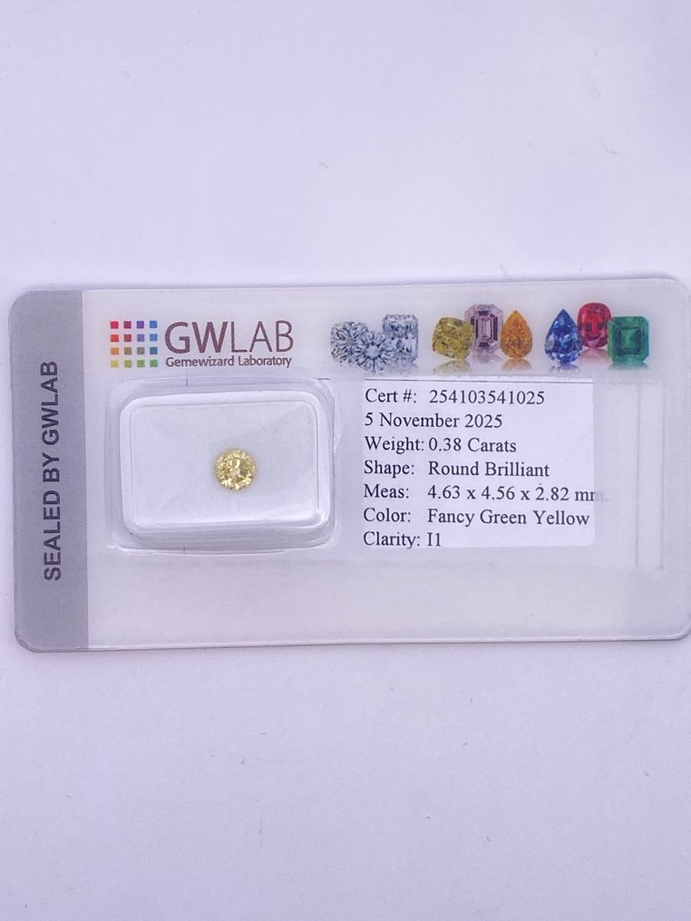 χωρίς τιμή ασφαλείας - 1 pcs Διαμάντι  (Επεξεργασμένου χρώματος)  - 0.38 ct - Στρογγυλό - Fancy Πρασινωπό, Κιτρινωπό Πράσινο, Κίτρινο - I1 - Gemewizard Gemological Laboratory (GWLab) #1.0