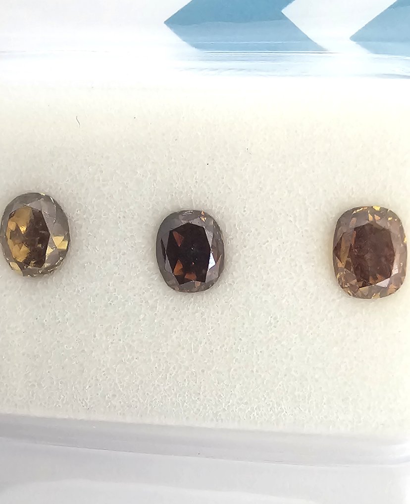 Zonder Minimumprijs - 3 pcs Diamant  (Natuurlijk)  - 0.96 ct - Cushion - VS1 - International Gemological Institute (IGI) - Luxe dieprode oranje #1.0