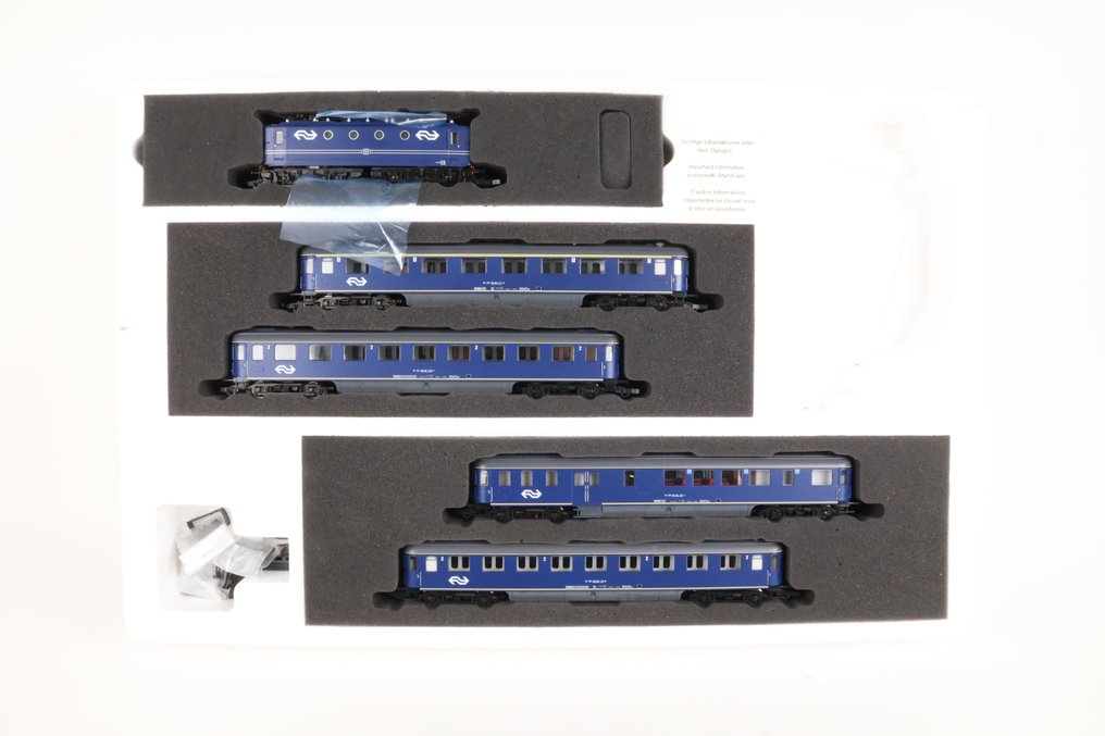 Roco H0 - Uit set 41297 - Conjunto de comboios (1) - NS 1134 com quatro carruagens do plano D, época IV - NS #1.0