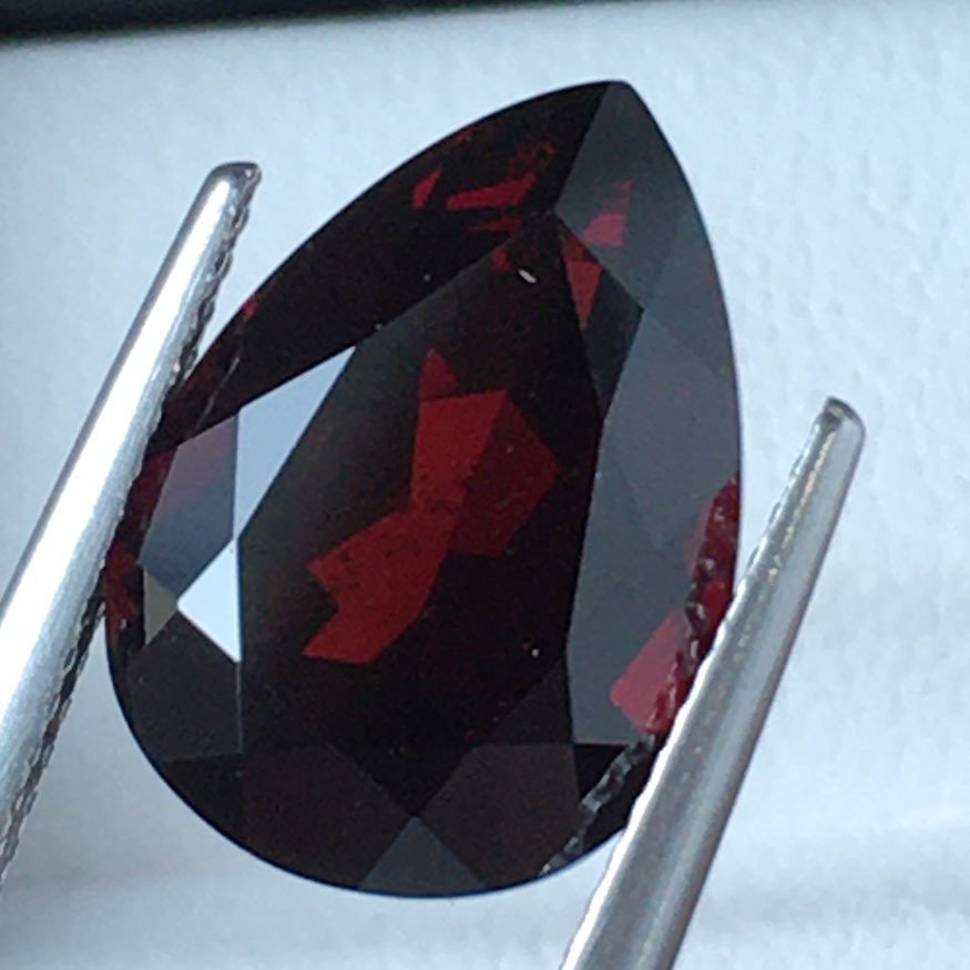 Nincs minimálár - 1 pcs Piros Gránát - 7.33 ct - Nemzetközi Gemmológiai Intézet (IGI) - Természetes vörös gránát #2.1