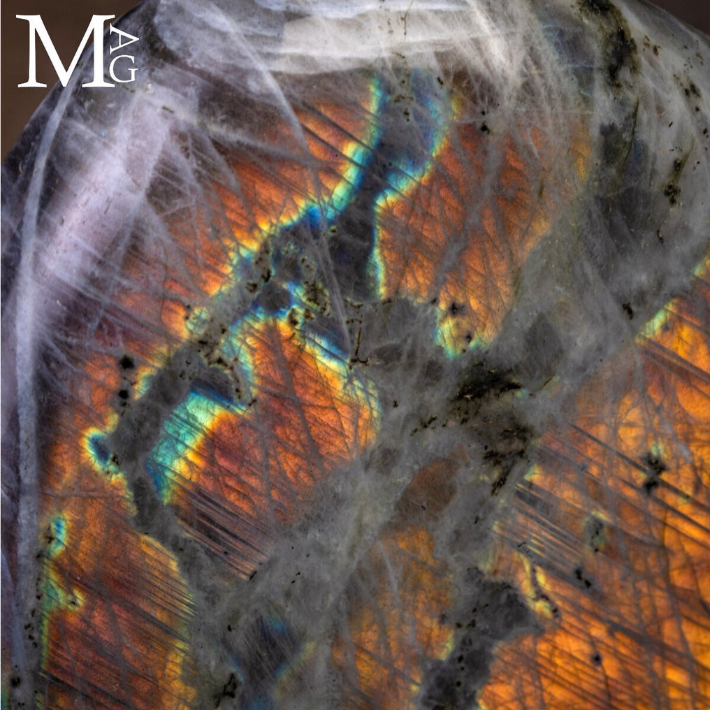Madagascar Labradorite – Orange Gold Reflections Labradorite Free Form - Height: 115 mm - Width: 108 mm- 772 g #1.0