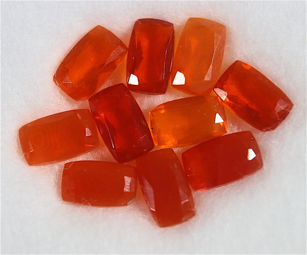 Ct. 2.20 Rara Collezione di Opale Messicano di Fuoco Rosso Sfaccetato - Ύψος: 5.3 mm - Πλάτος: 3.2 mm- 0.44 g #1.0