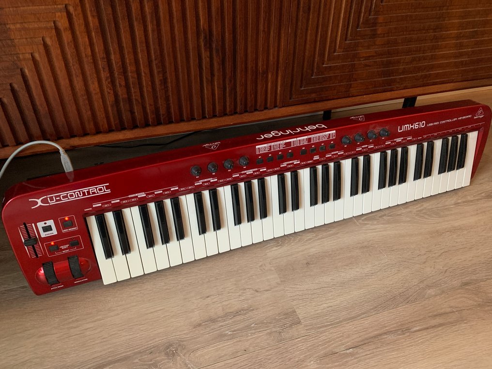 Behringer - UMX610 - Professzionális stúdióbillentyűzet - piros + USB-kábel USB/midi billentyűzet #2.1