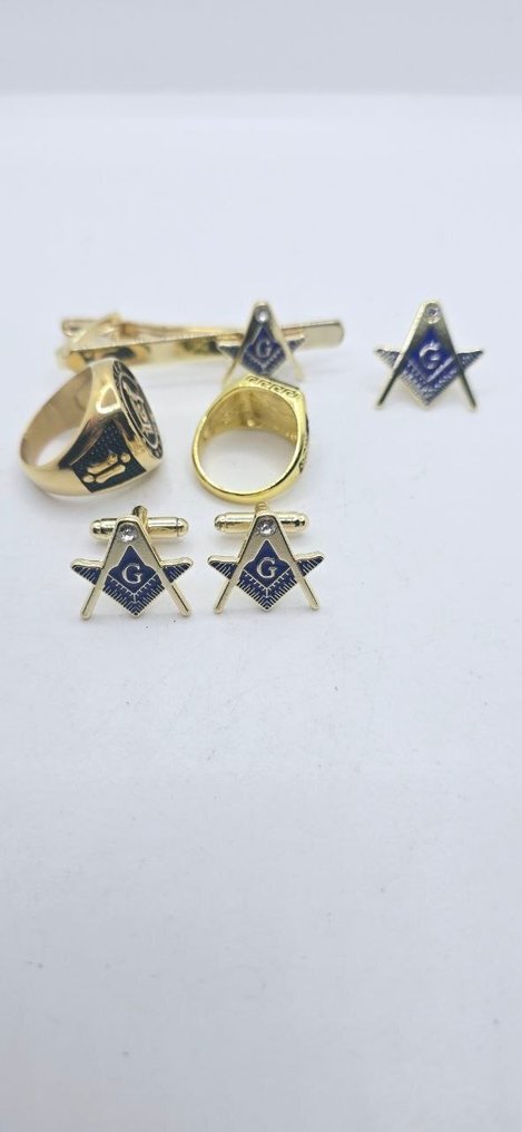 Bikers ring with Master Mason shield, for motorcyclists, 24 karat gold plated, with stone. - Ring #2.1