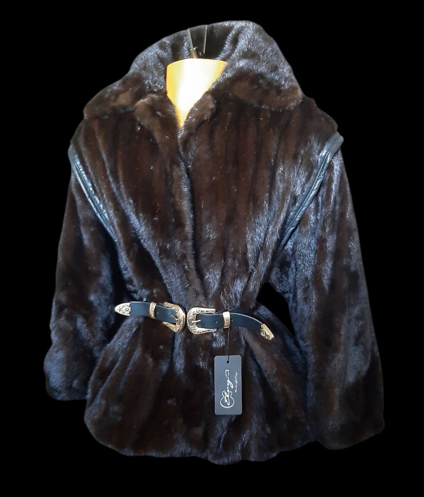 Artisan Furrier - Γούνινο παλτό #1.0