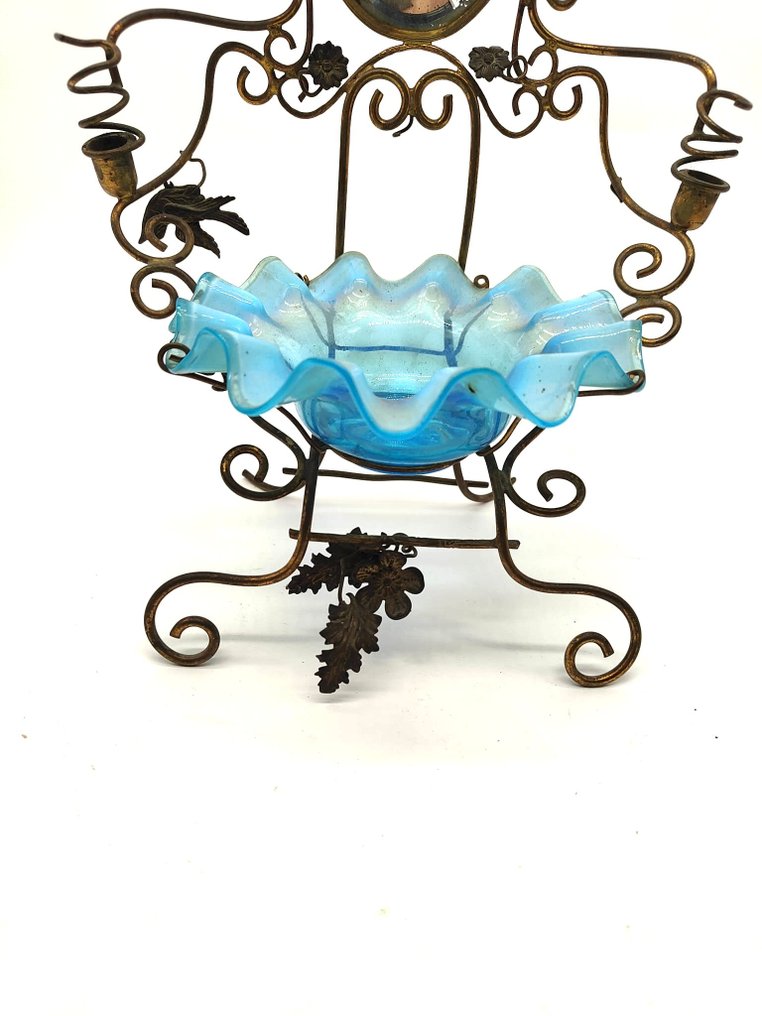 Conjunto de toucador - Toalete para maquiagem com espelho, porta-joias em vidro colorido e estrutura em metal dourado. #1.0