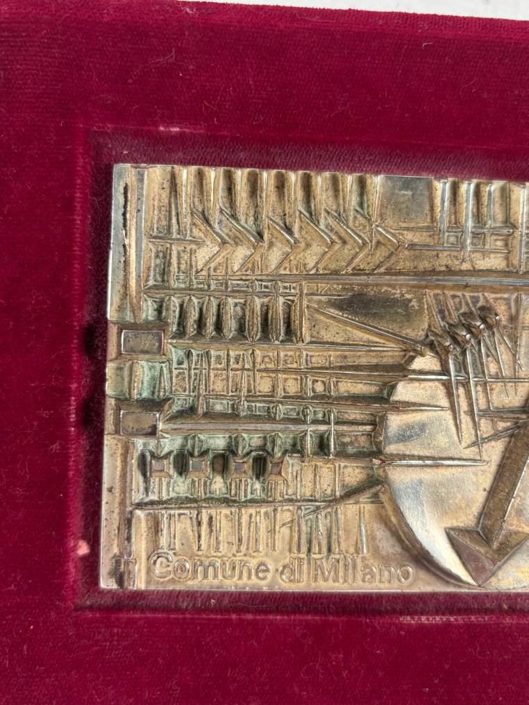 Arnaldo Pomodoro (1926) - Sculpture, Piastra per Comune di Milano, bronzo argentato - 1986 #3.2