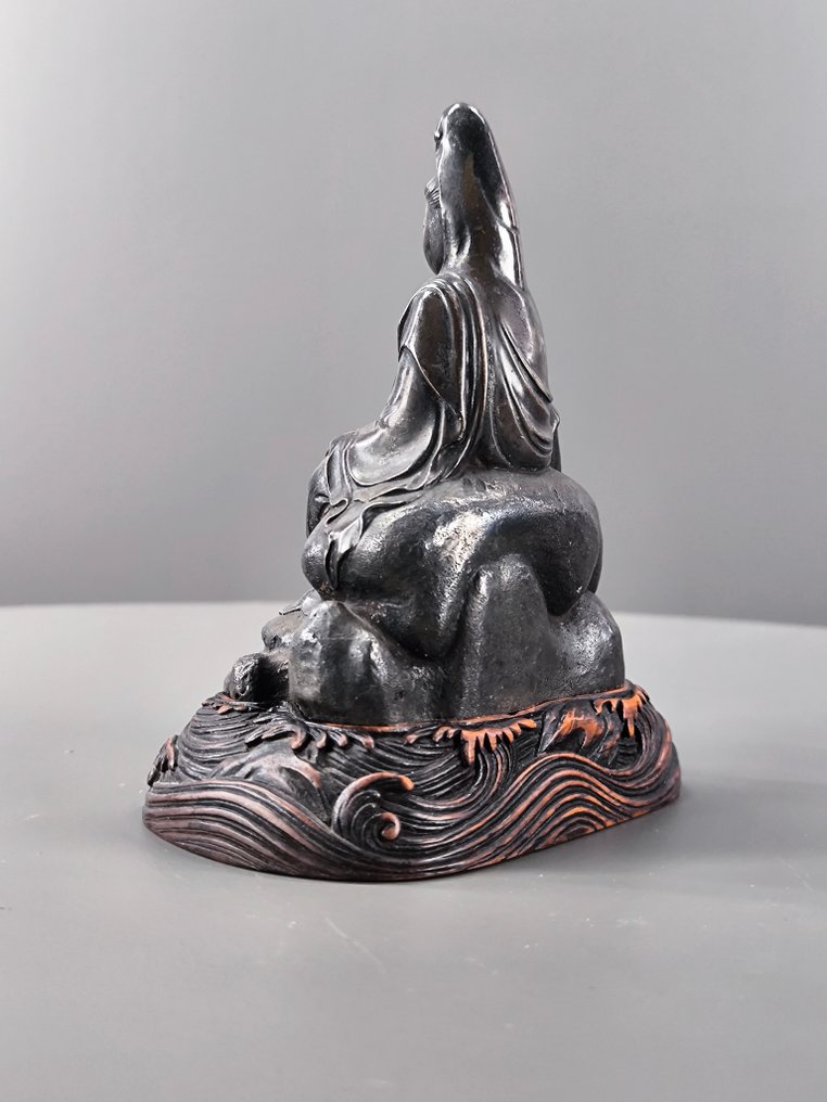 A SUPERB SILVER-PLATED BRONZE/BRASS FIGURE OF GUANYIN OF THE WATER AND MOON (SHUIYUE GUANYIN) - Κούκλα - 1650-1700 - Κίνα #4.3