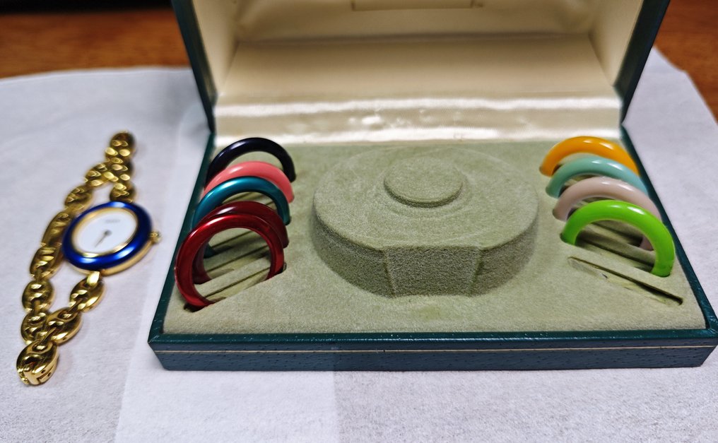 Gucci - Change Bezel - Nincs minimálár - 11/12.2 - Női - 1990-1999  #1.0