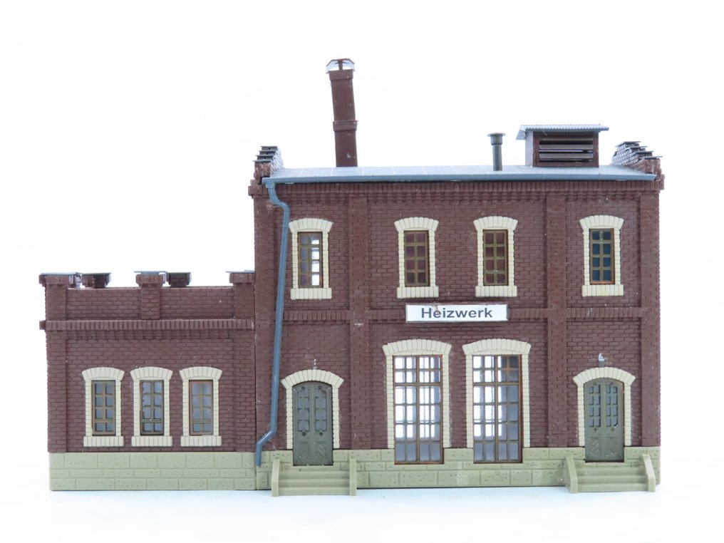 Vollmer H0 - 45617/45708/45712 - Model train buildings (4) - Factory building with annex, water pump building, and locomotive control center. #4.3