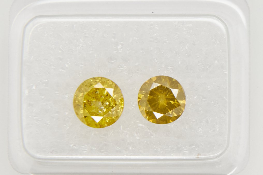 No Reserve Price - 1 pcs Diamond  (Colour-treated)  - 0.56 ct - Round - I3 - Gem Report Antwerp (GRA) #2.1