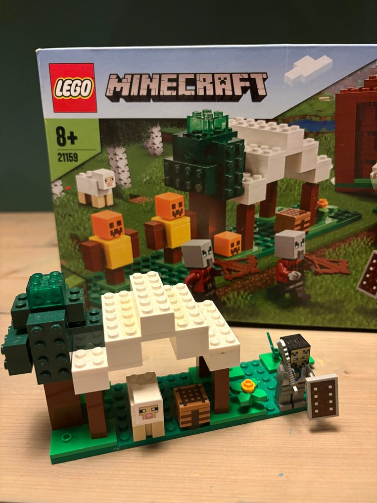 Lego Set - Minecraft - 21159 The Pillager Outpost en 21160 The Illager RAID #2.1