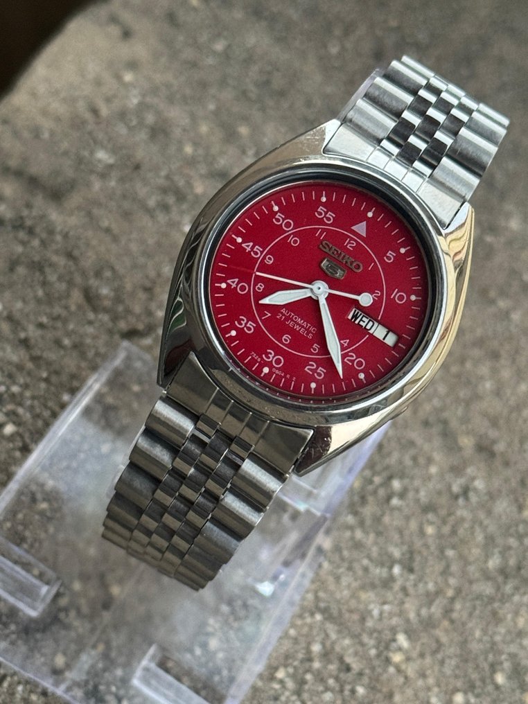 Seiko - Seiko 5 Automatic Day/Date Red Dial - No reserve price - Men - 1990-1999  #1.0
