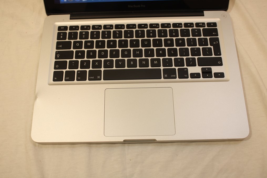 Rare find: Apple MacBook Pro 13 inch - Intel Core i5 2.5Ghz - 8GB RAM - 240GB SSD - Bærbar computer - Med oplader - macOS Catalina #2.1