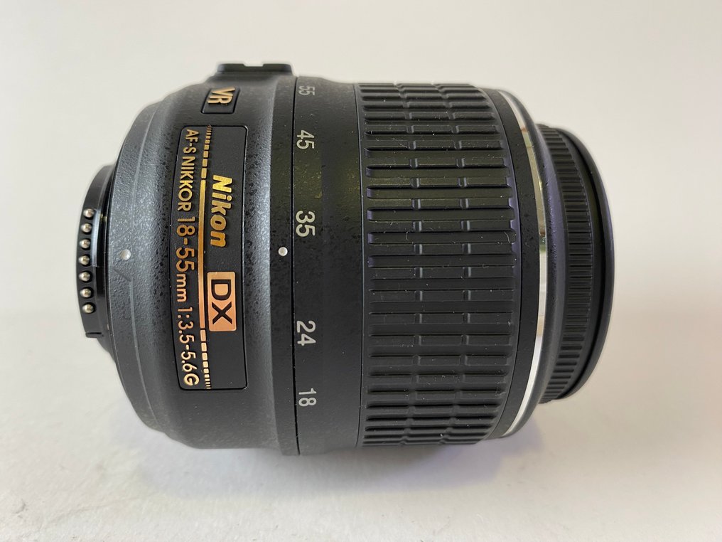 Nikon AF-S  DX Nikkor 18-55mm 1:3,5-5,6G VR. Objectif à focale variable #2.1